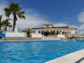 Chalet Bella Vista, Lora Del Río